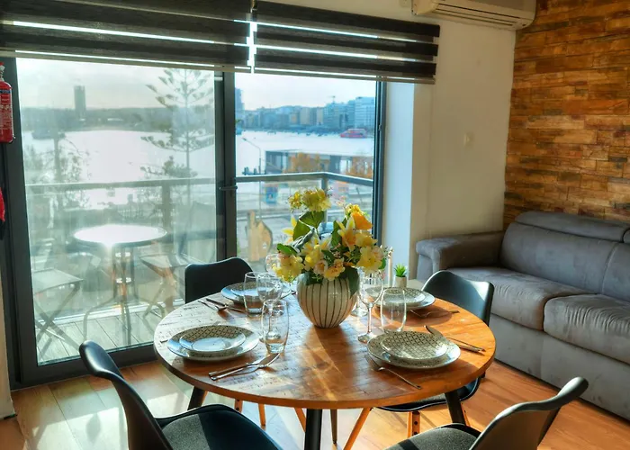 Cozy 2bedroom Seafront Apartment, Balcony Goslm-10 Apartamento