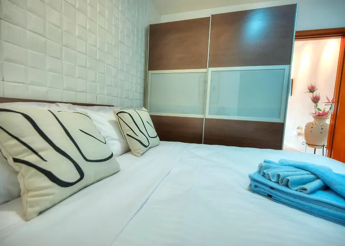 Cozy 2bedroom Seafront Apartment, Balcony Goslm-10 Apartamento