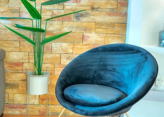 Cozy 2bedroom Seafront Apartment, Balcony Goslm-10