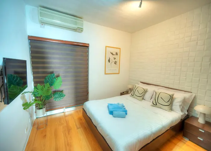 Cozy 2bedroom Seafront Apartment, Balcony Goslm-10 Sliema