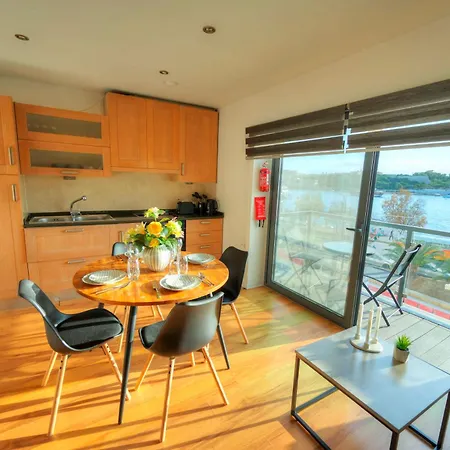 Apartment Cozy 2bedroom Seafront Apartment, Balcony Goslm-10 *