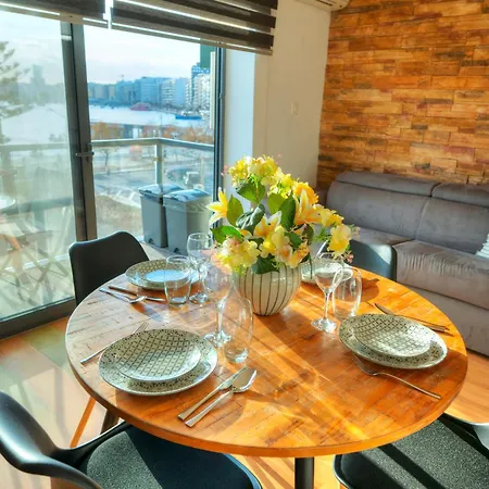 Apartman Cozy 2bedroom Seafront Apartment, Balcony Goslm-10