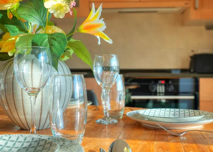 Cozy 2bedroom Seafront Apartment, Balcony Goslm-10 *