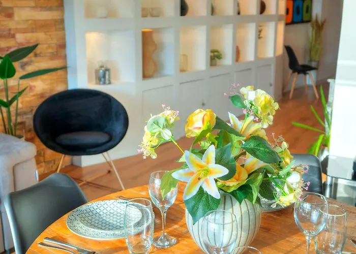 Cozy 2bedroom Seafront Apartment, Balcony Goslm-10