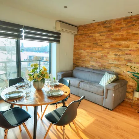 דירה Cozy 2bedroom Seafront Apartment, Balcony Goslm-10 *