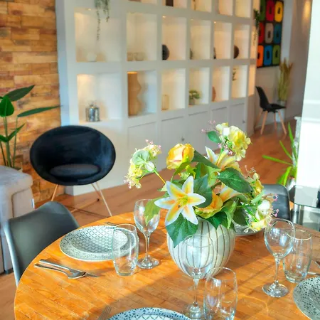 Cozy 2bedroom Seafront Apartment, Balcony Goslm-10