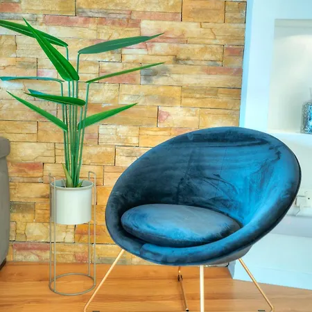 Cozy 2bedroom Seafront Apartment, Balcony Goslm-10